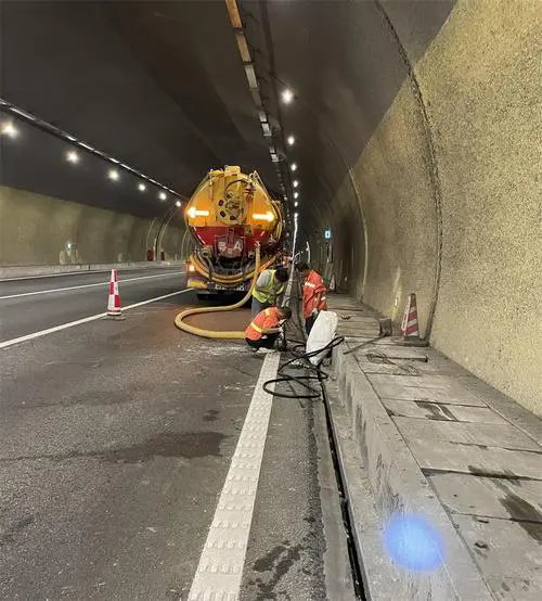 通辽隧道排水渠清淤